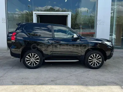 Begagnad Toyota Land Cruiser 177 HK (130 kW) 2019 Blå SUV