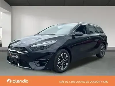 Usado Kia Ceed 141 CV (103 kW) 2025 Negro Utilitario