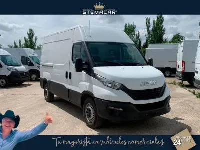 Usado Iveco Daily 116 CV (85 kW) 2021 Blanco Van
