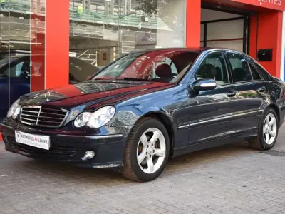 Usado Mercedes C180 Elegance 143 CV (105 kW) 2005 Azul Berlina