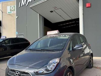 Usado Hyundai ix20 Style 116 CV (85 kW) 2018 Gris Utilitario