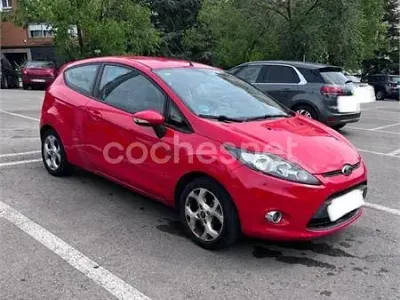 Usado Ford Fiesta Trend 82 HP (60 kW) 2011 Vermelho Sedan
