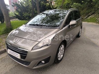 Gris / plata Usado 2016 Peugeot 5008 Active Monovolumen | 8750 € (Precio justo)