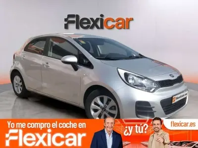 Usado Kia Rio 84 CV (61 kW) 2017 Gris Utilitario