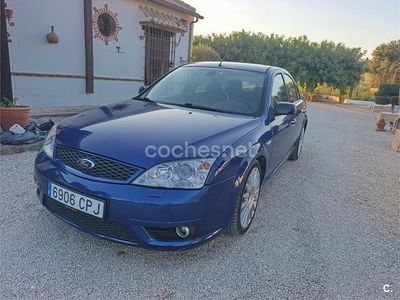 Azul Usado 2004 Ford Mondeo ST Berlina | 8000 €