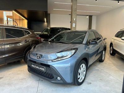 Usado Toyota Aygo X 72 CV (52 kW) 2025 Gris / plata SUV