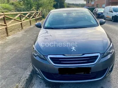 Usado Peugeot 308 Allure 120 CV (88 kW) 2016 Gris / plata Berlina