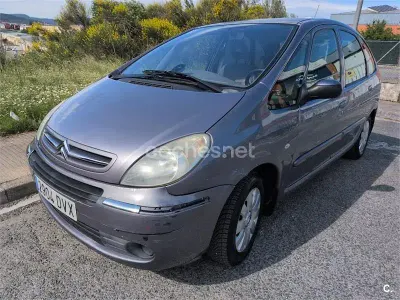 Usado Citroën Xsara Picasso Exclusive 90 HP (66 kW) 2006 Cinzento Monovolume