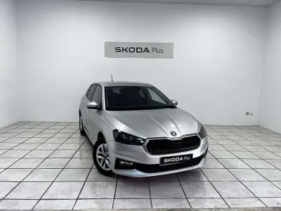 Usado Skoda Fabia Selection 95 CV (69 kW) 2025 Gris Utilitario