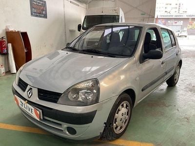 Usado Renault Clio II Authentique 75 CV (55 kW) 2004 Gris / plata Berlina