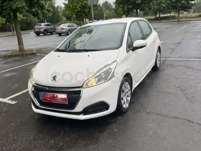 Usado Peugeot 208 Active 82 CV (60 kW) 2019 Blanco Utilitario