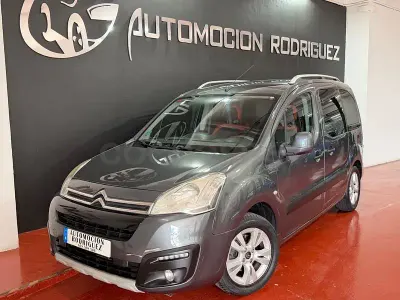 Usado Citroën Berlingo Feel 100 CV (73 kW) 2016 Gris / plata Monovolumen
