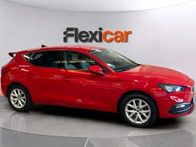 Usado Seat Leon Style 115 CV (84 kW) 2020 Rojo Berlina