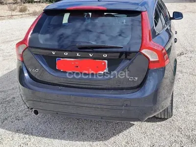 Usado Volvo V60 Momentum 136 CV (100 kW) 2016 Negro Familiar