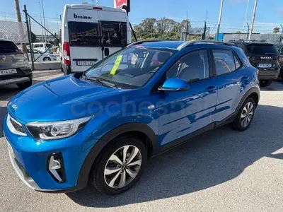 Usado Kia Stonic 100 CV (73 kW) 2022 Azul SUV