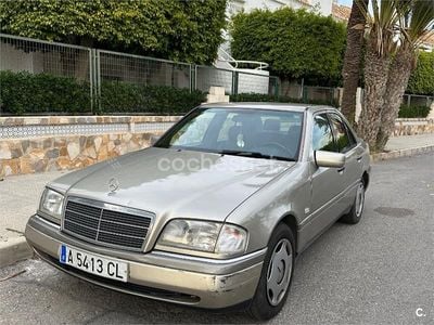 Usado Mercedes C220 Elegance 150 CV (110 kW) 1994 Beige Berlina