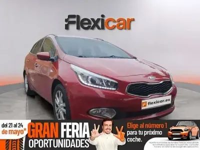 Käytetty Kia Ceed 100 HP (73 kW) 2014 Punainen Viistoperä
