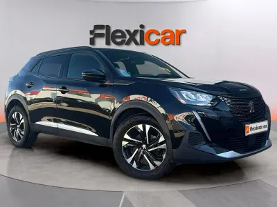 Usado Peugeot 2008 Allure 100 CV (73 kW) 2022 Negro SUV