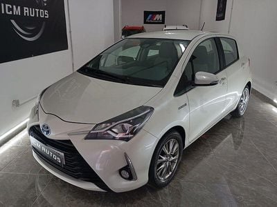 Usado Toyota Yaris Hybrid Active 100 CV (73 kW) 2019 Blanco Berlina