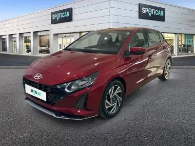 Usado Hyundai i20 100 CV (73 kW) 2024 Rojo Utilitario