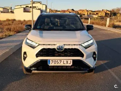 Käytetty Toyota RAV4 Hybrid Style 218 HP (160 kW) 2022 Valkoinen Katumaasturi