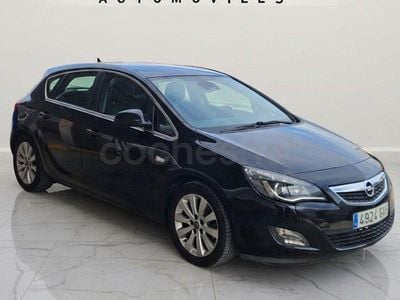 Usado Opel Astra Cosmo 180 CV (132 kW) 2010 Negro Berlina