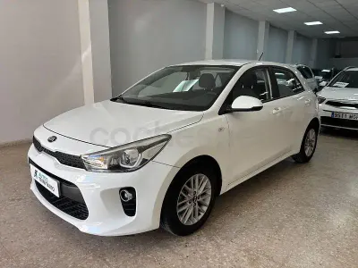 Usado Kia Rio 84 CV (61 kW) 2020 Blanco Berlina