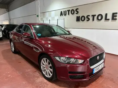 Usado Jaguar XE Pure 180 HP (132 kW) 2016 Vermelho Sedan