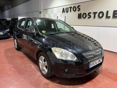 Begagnad Kia Ceed 115 HK (84 kW) 2009 Svart Halvkombi