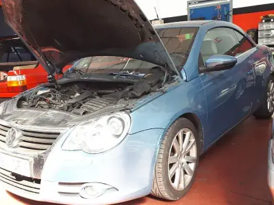 Usado VW Eos 122 CV (89 kW) 2008 Gris / plata Descapotable