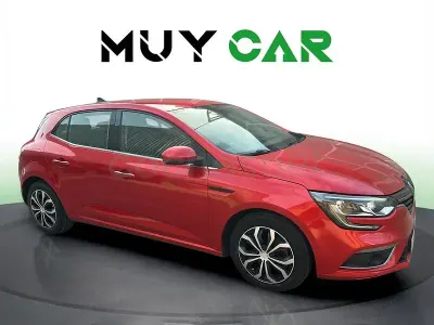 Usado Renault Mégane IV Business 115 CV (84 kW) 2019 Rojo Berlina