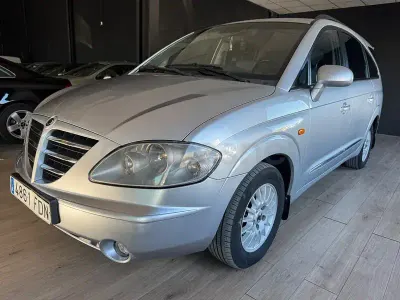 Usado SsangYong Rodius Limited 165 CV (121 kW) 2006 Gris / plata Monovolumen