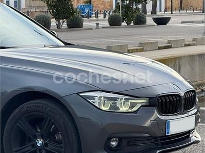 Usado BMW 318 Comfort Edition 150 CV (110 kW) 2018 Gris / plata Berlina