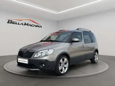 Usado Skoda Roomster 105 CV (77 kW) 2011 Marrón Monovolumen