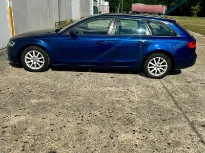 Usado Audi A4 150 CV (110 kW) 2013 Azul Familiar