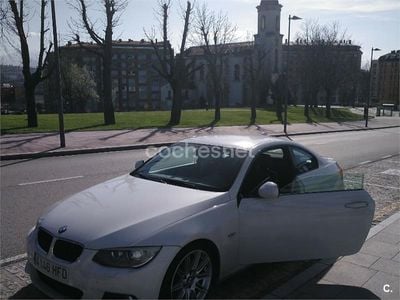 Begagnad BMW 320 177 HK (130 kW) 2011 Vit Sportkupé