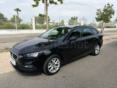 Usado Seat Leon Style 150 CV (110 kW) 2022 Negro Familiar