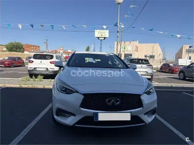Usado Infiniti Q30 Premium 109 CV (80 kW) 2016 Blanco Berlina