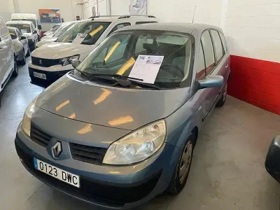 Usado Renault Grand Scénic II Dynamique 110 CV (80 kW) 2006 Azul Monovolumen