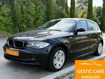 Usado BMW 116 122 CV (89 kW) 2009 Negro Utilitario