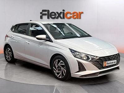 Usado Hyundai i20 84 CV (61 kW) 2024 Gris Utilitario