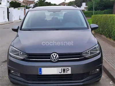 Usado VW Touran Advance 115 CV (84 kW) 2017 Gris / plata Monovolumen