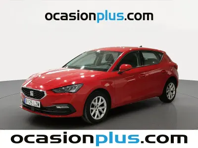 Usado Seat Leon Reference 110 CV (80 kW) 2022 Rojo Utilitario