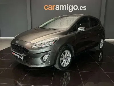 Usado Ford Fiesta Trend 86 CV (63 kW) 2018 Gris / plata Utilitario
