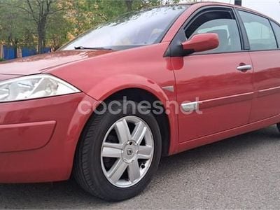 Usado Renault Mégane II Privilege 115 CV (84 kW) 2004 Rojo Berlina