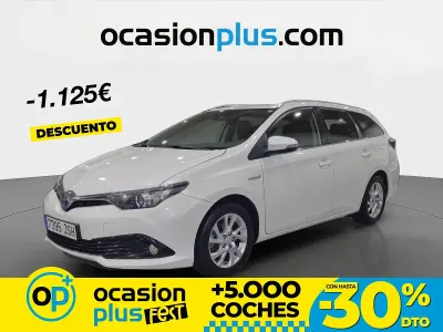Käytetty Toyota Auris Hybrid Active 136 HP (100 kW) 2016 Valkoinen Farmari