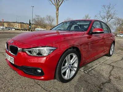 Usado BMW 318 Comfort Edition 150 CV (110 kW) 2017 Rojo Berlina