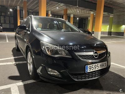 Usado Opel Astra Selective 125 CV (91 kW) 2012 Negro Familiar