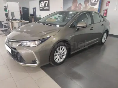 Usado Toyota Corolla Active 122 CV (89 kW) 2022 Beige Berlina