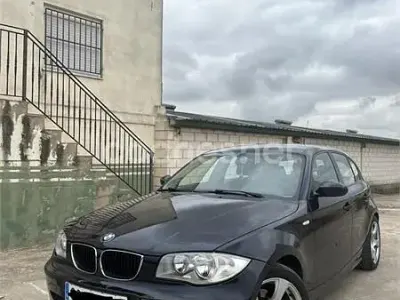 Usado BMW 118 143 CV (105 kW) 2007 Azul Utilitario